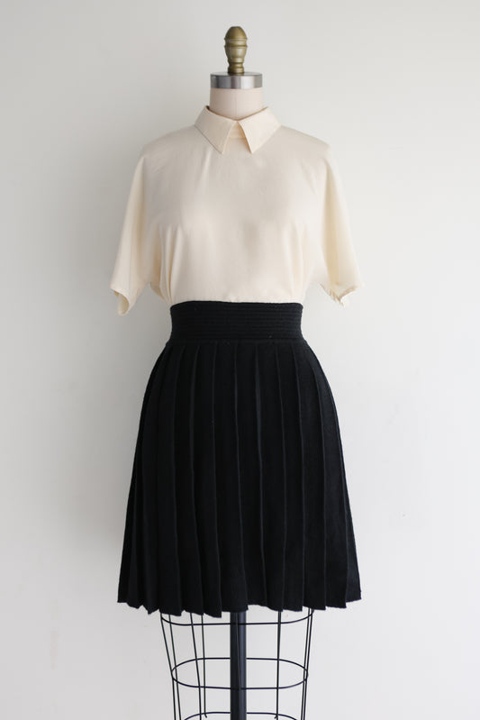 vintage black sweater knit skirt (S/M)