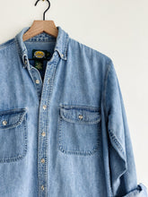 Load image into Gallery viewer, vintage denim work shirt (M)
