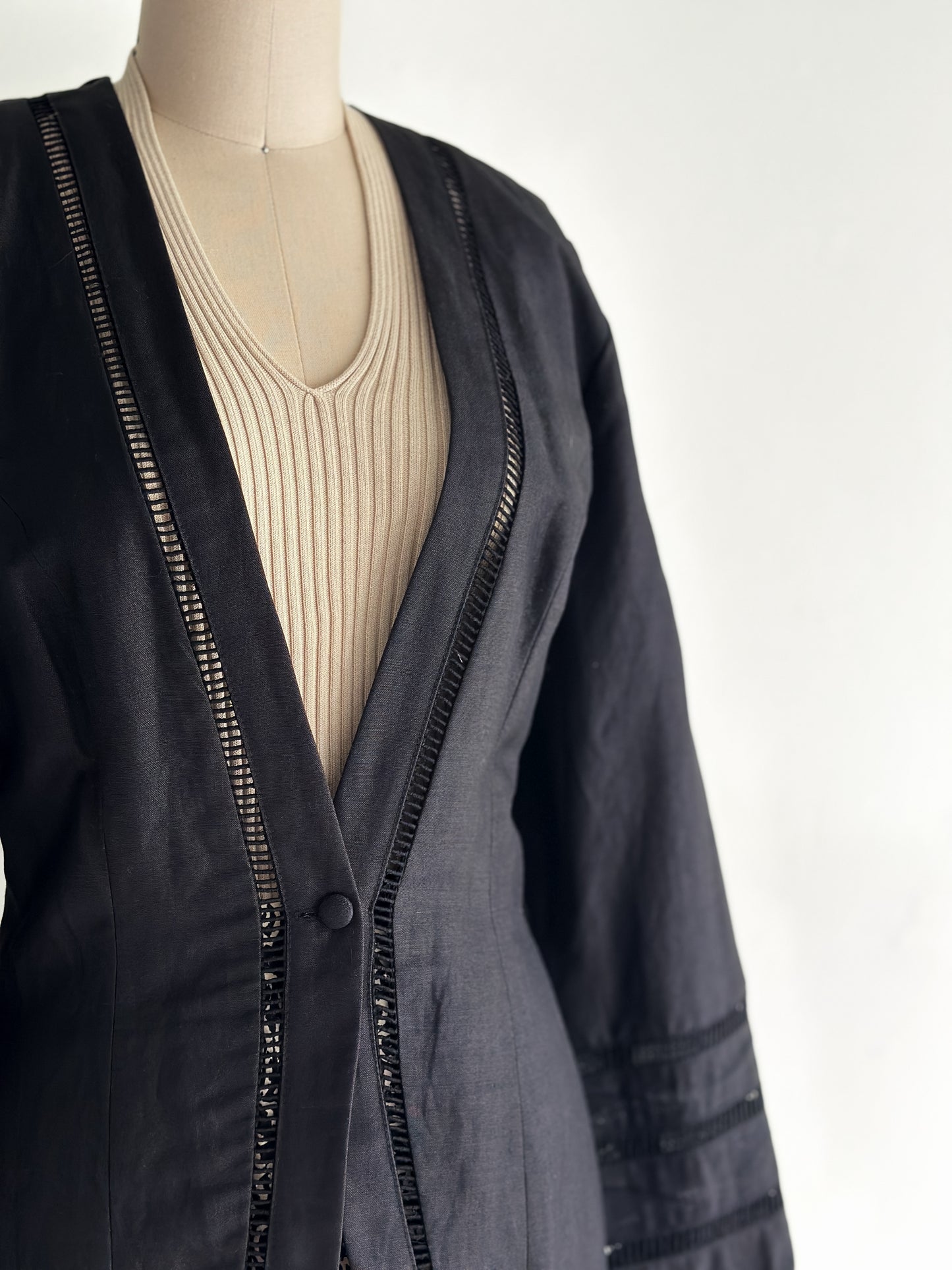 vintage black linen blazer (S/M)