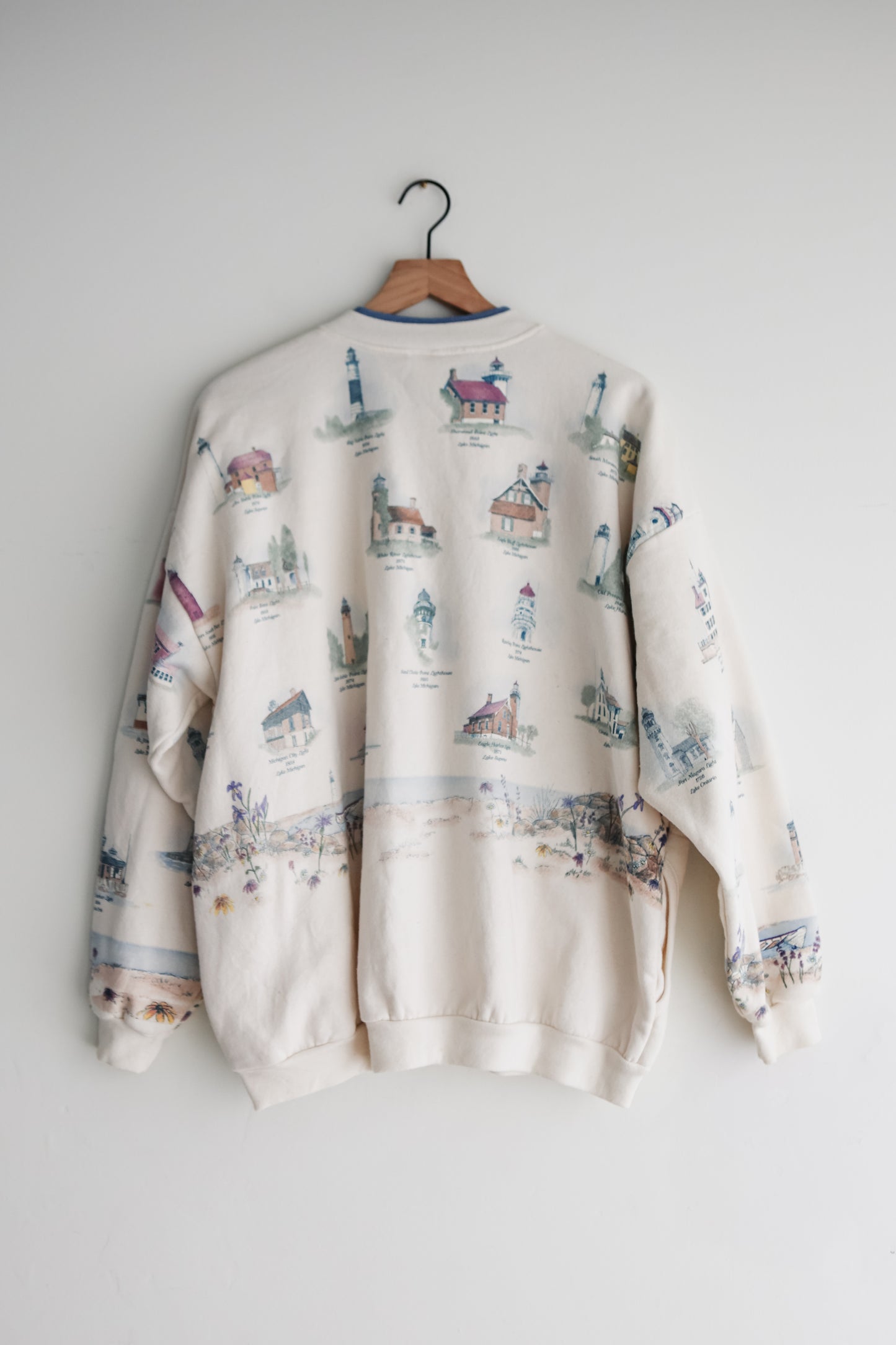 vintage lighthouse sweatshirt (L)