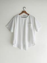 Load image into Gallery viewer, vintage white slouchy pocket tee (M/L)
