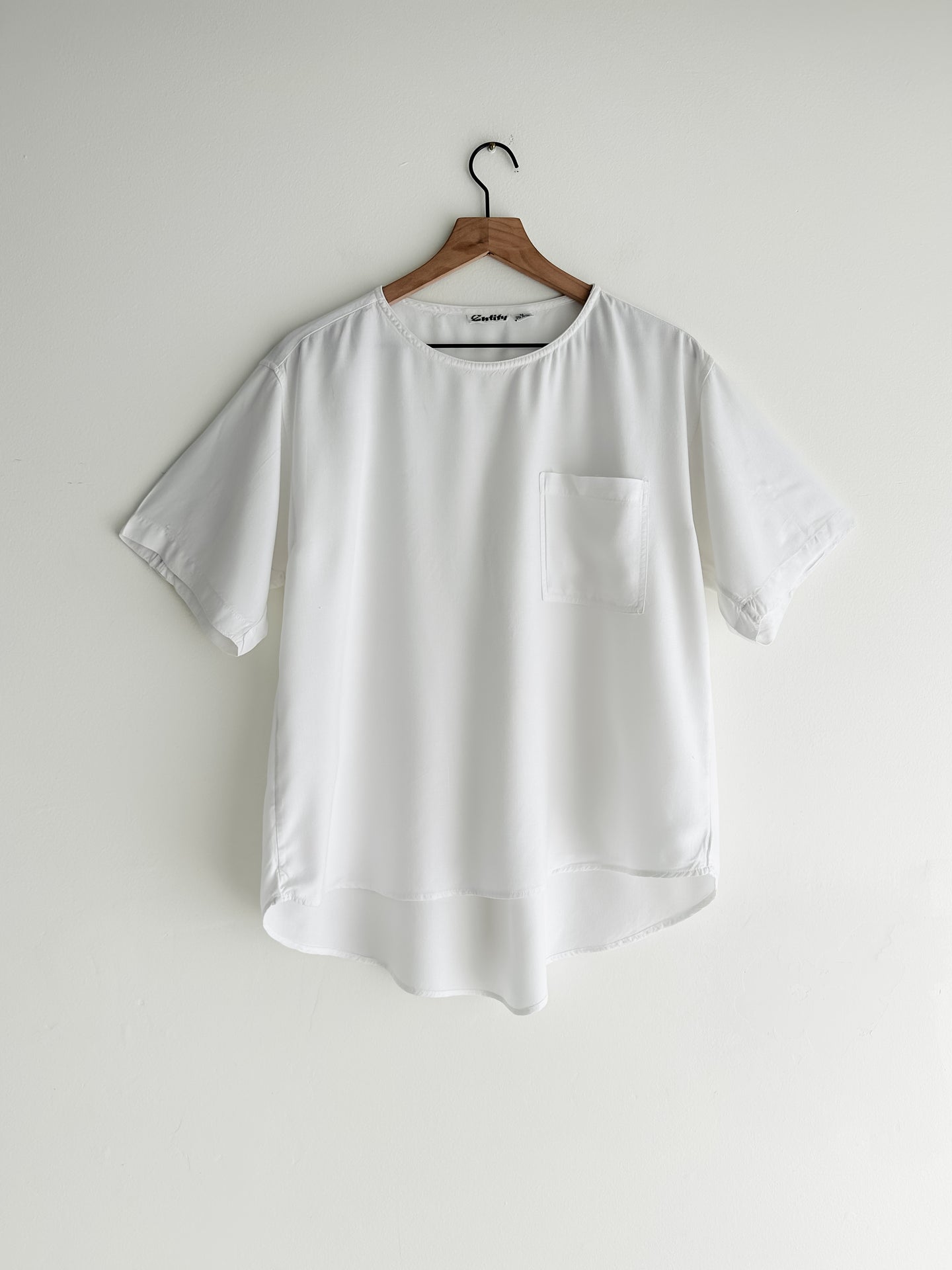 vintage white slouchy pocket tee (M/L)