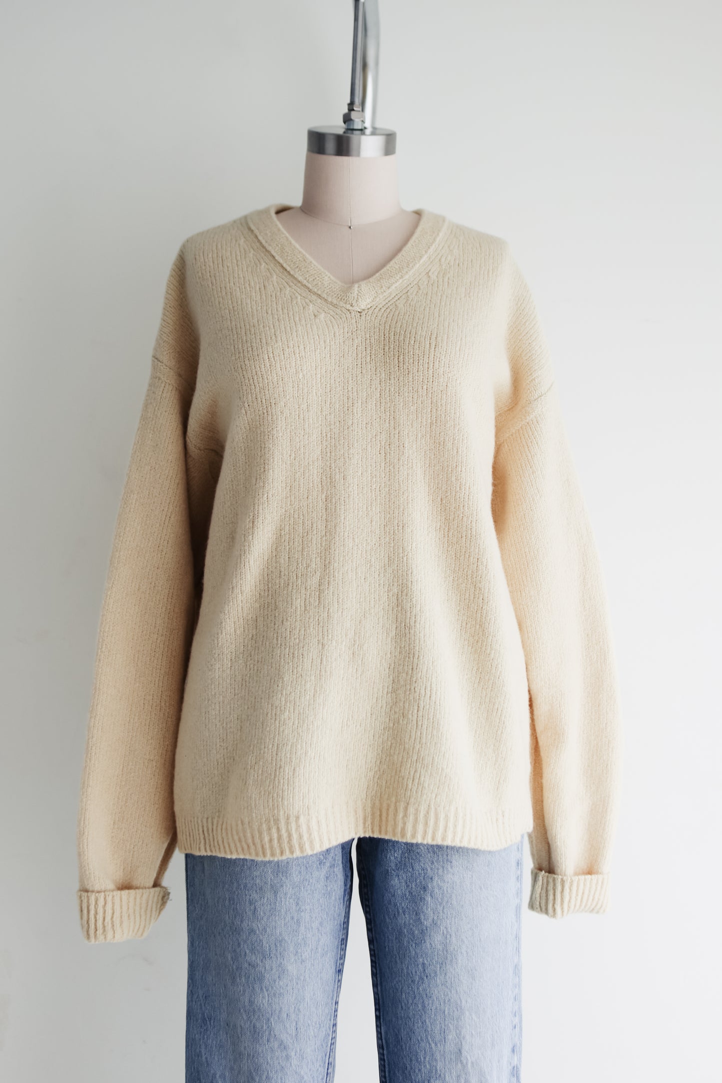 vintage cream wool sweater (L)