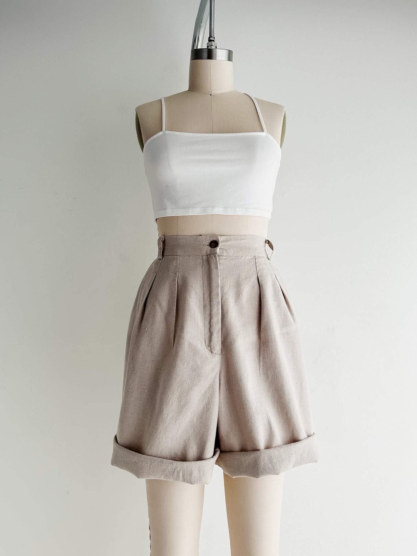vintage pleated shorts (S/M)
