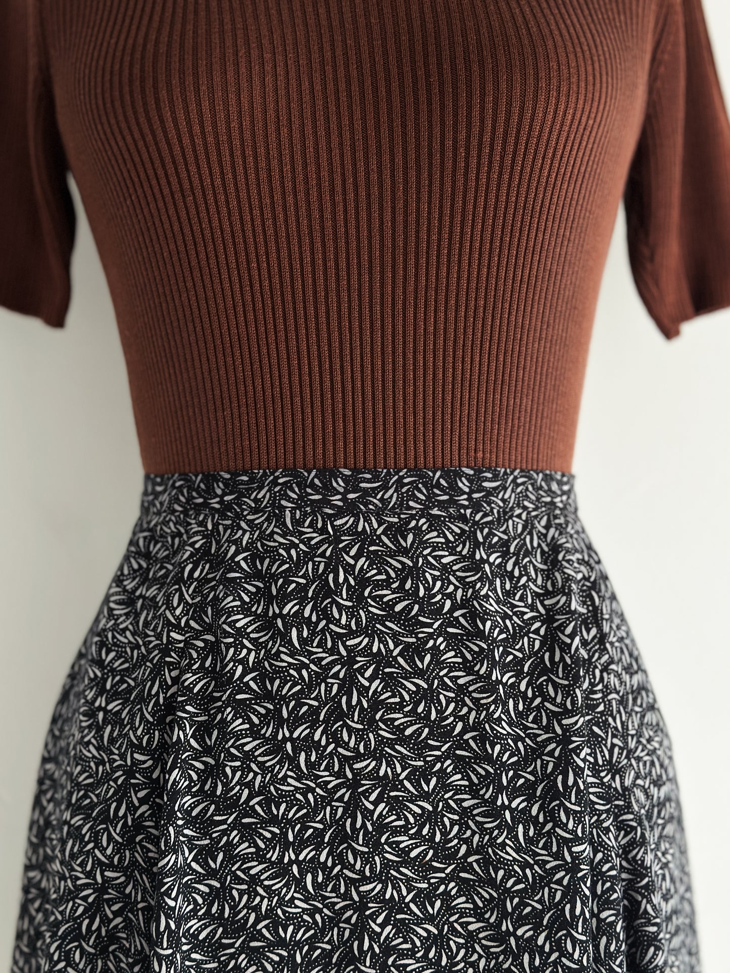 vintage floucey mini skirt (M)