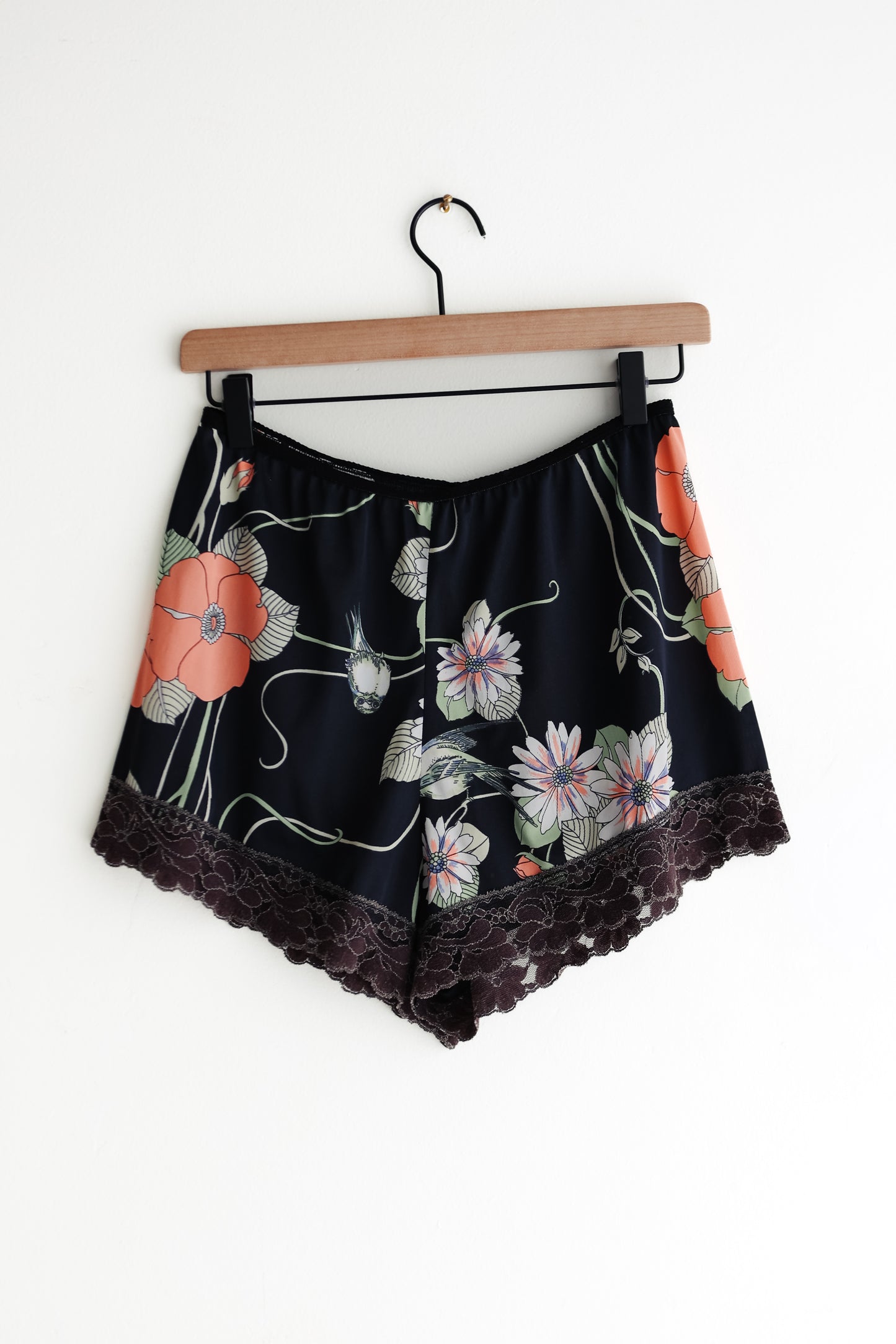 vintage lace pajama shorts (M)