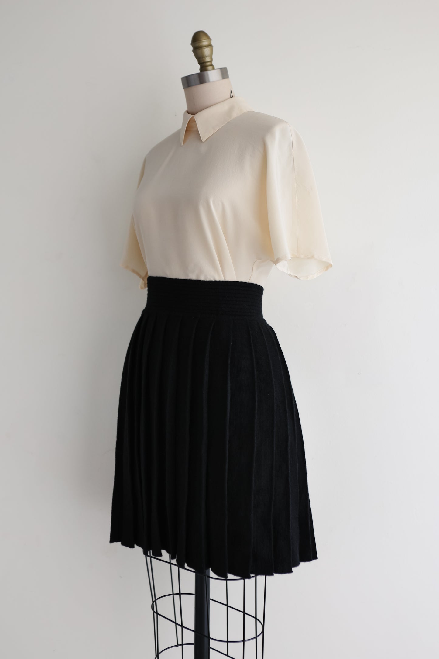 vintage black sweater knit skirt (S/M)