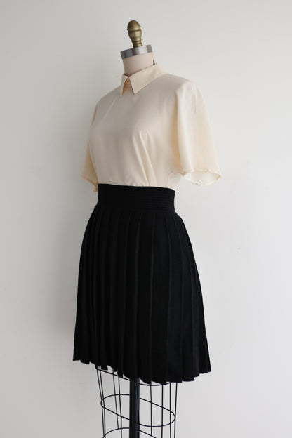 vintage black sweater knit skirt (S/M)