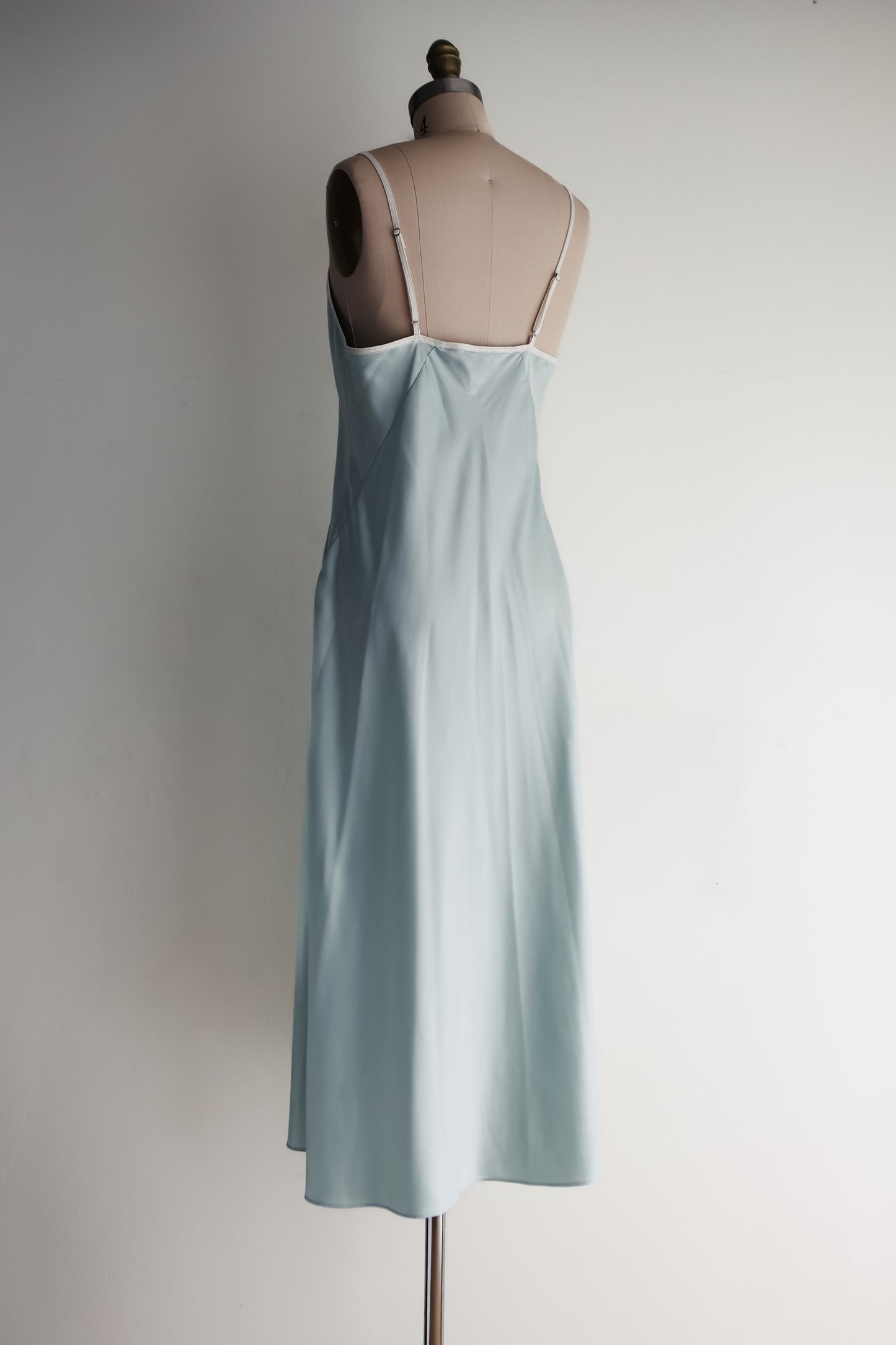 vintage light blue chemise (M)
