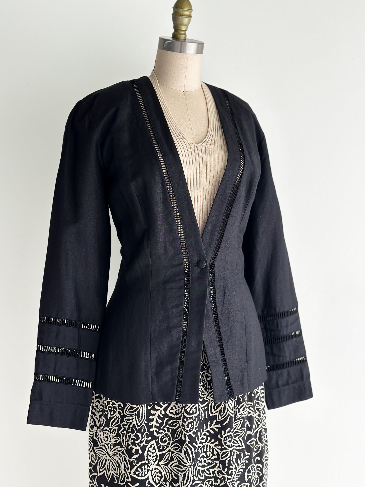 vintage black linen blazer (S/M)