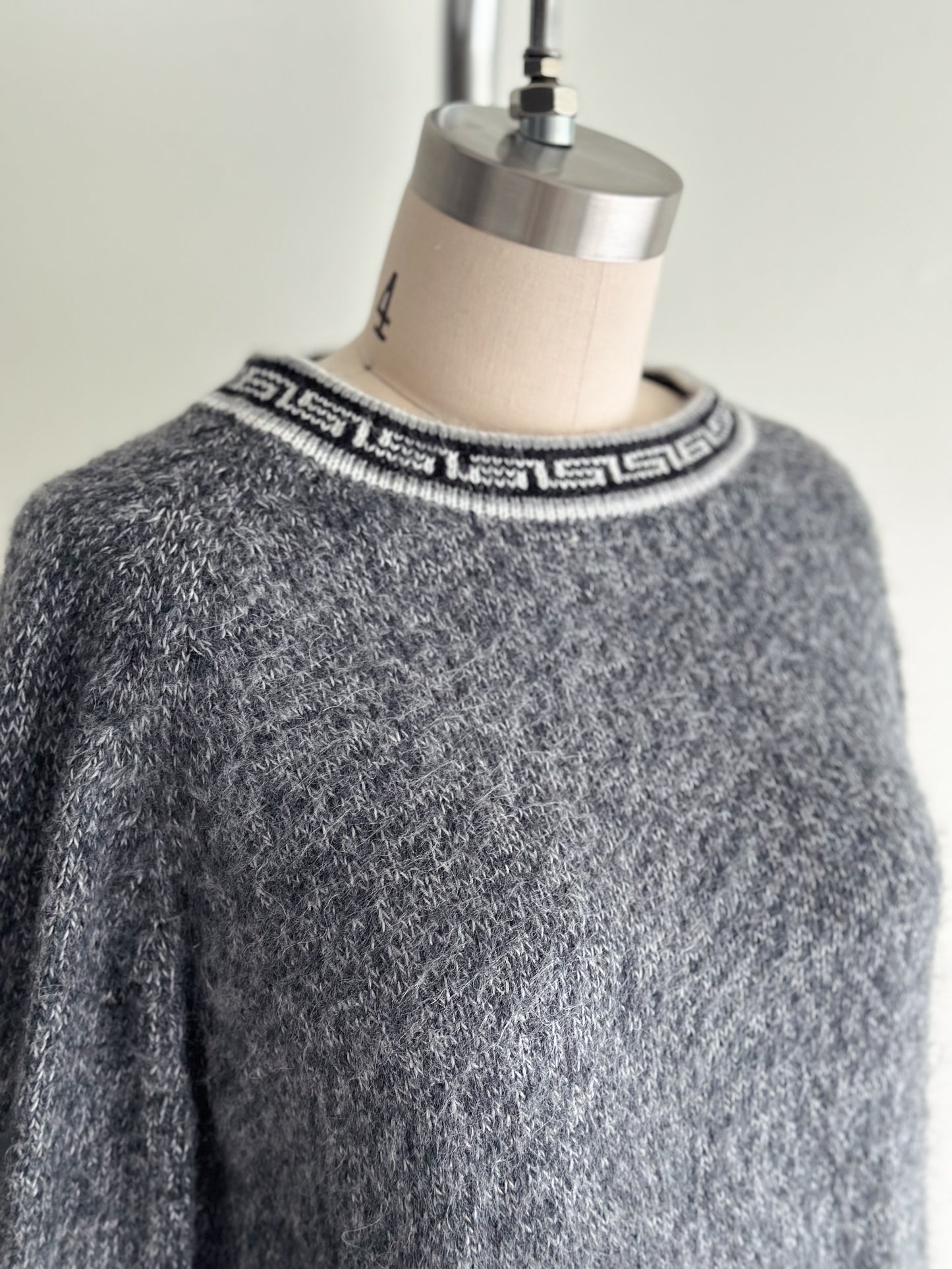 vintage grey alpaca sweater (M)